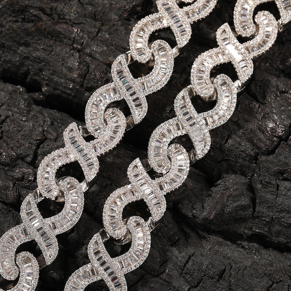 Close-up of 15mm diamond-cut geometric infinity Cuban chain by nowadaysfashion, showcasing shiny gold links and intricate design.